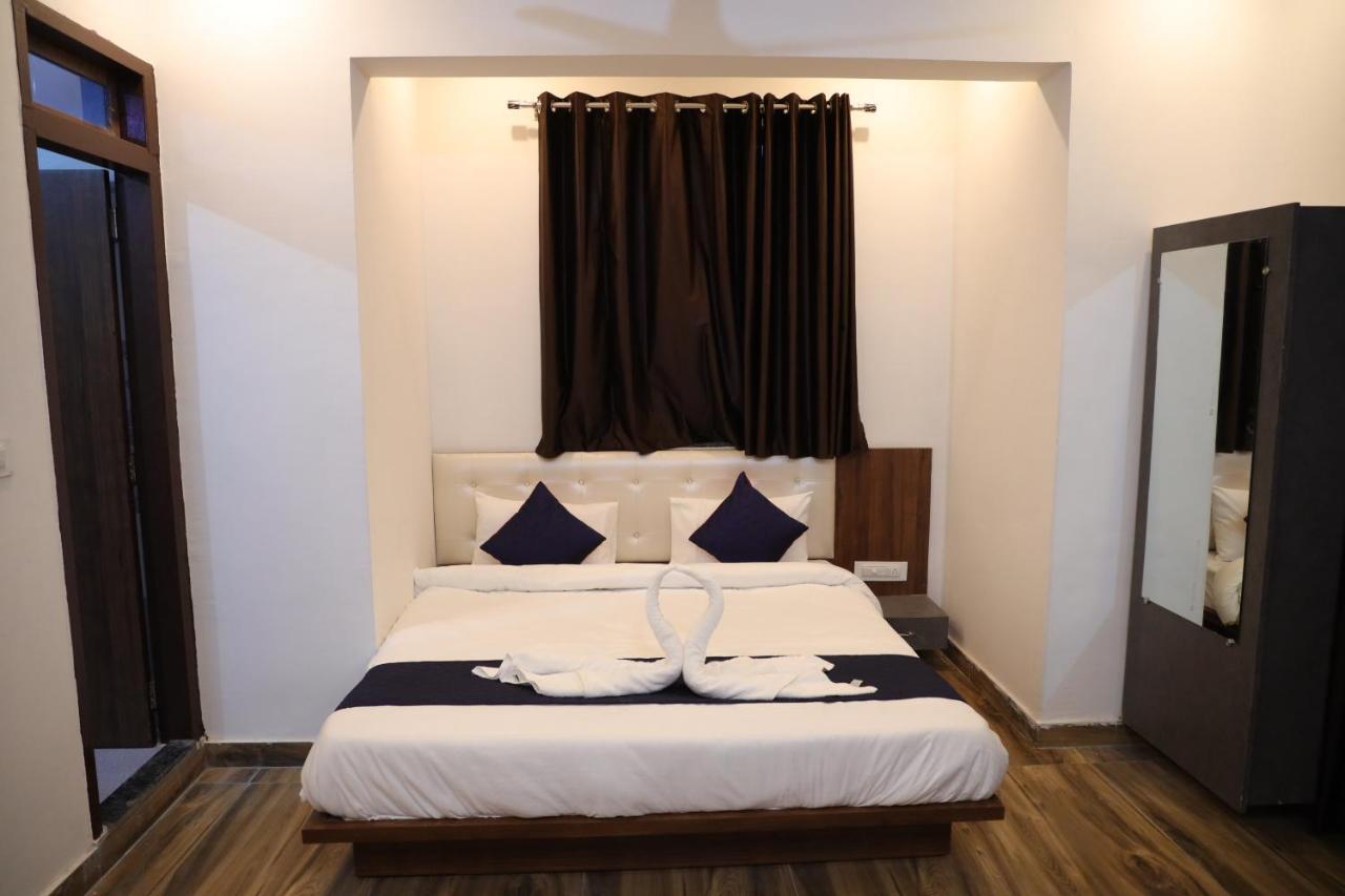 Winter Mountain Resort Pushkar Extérieur photo