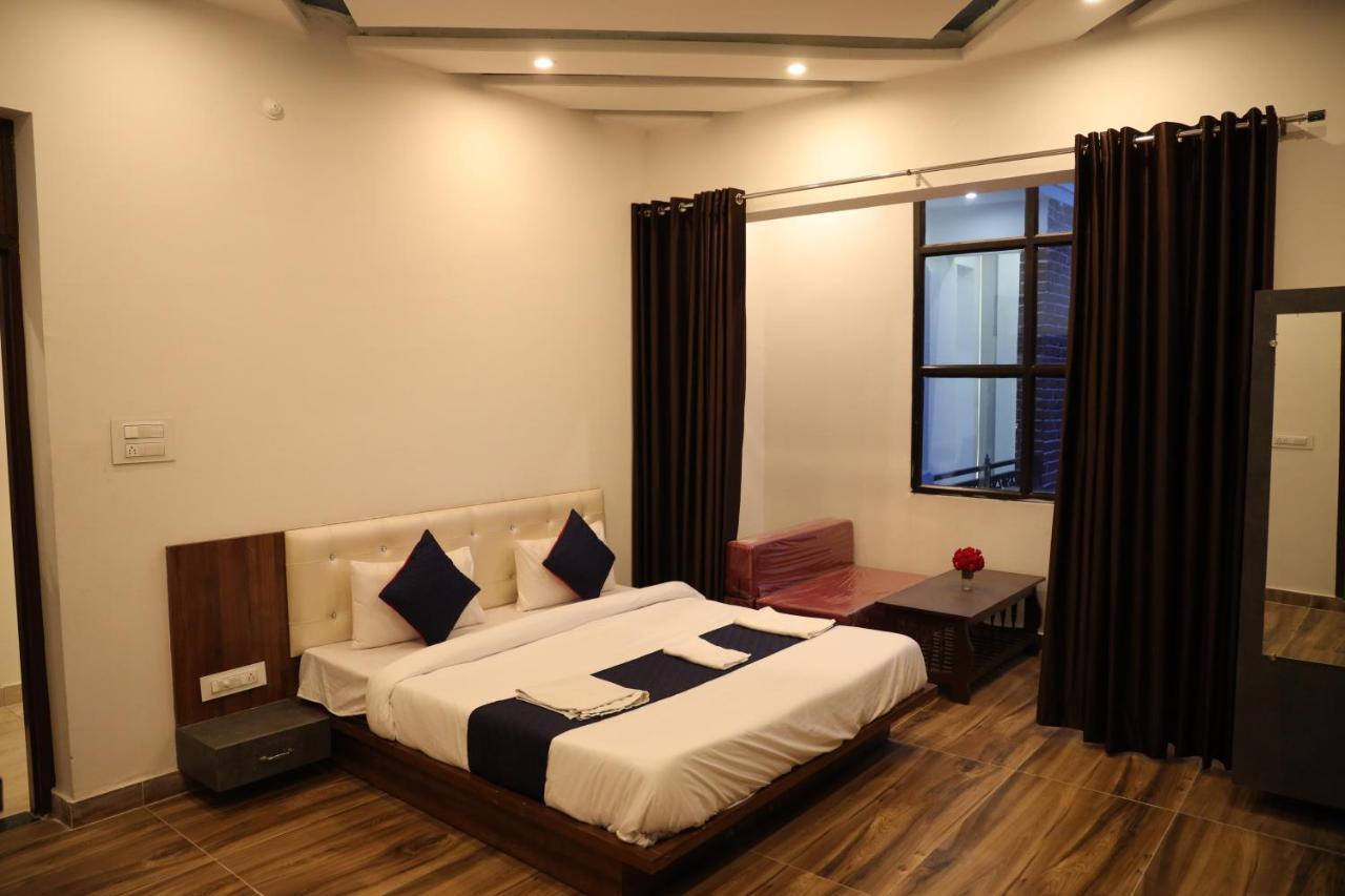 Winter Mountain Resort Pushkar Extérieur photo
