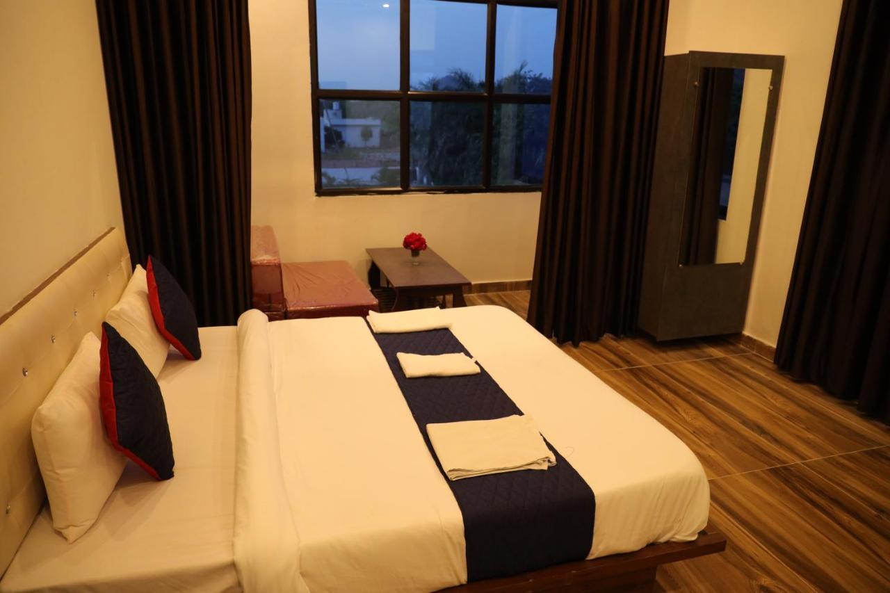 Winter Mountain Resort Pushkar Extérieur photo